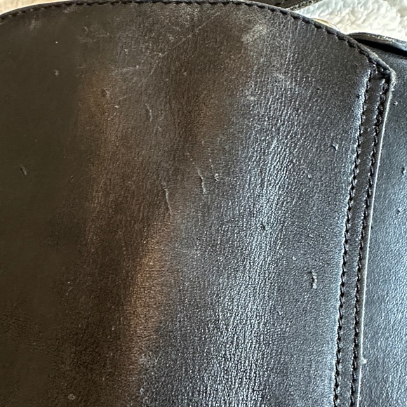 Vintage Chic Black Crossbody Bag with Buckle - Picture 7 of 16